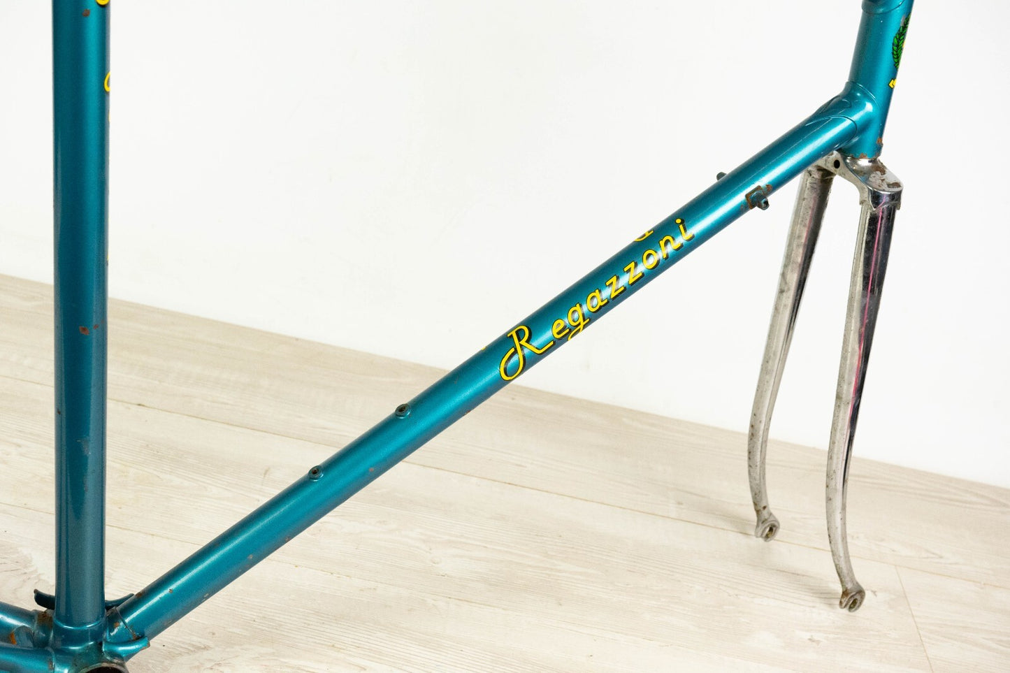 VINTAGE FRAME STEEL ROAD BIKE 55 CAMPAGNOLO OLD 700C BICYCLE 80S CLASSIC BLUE