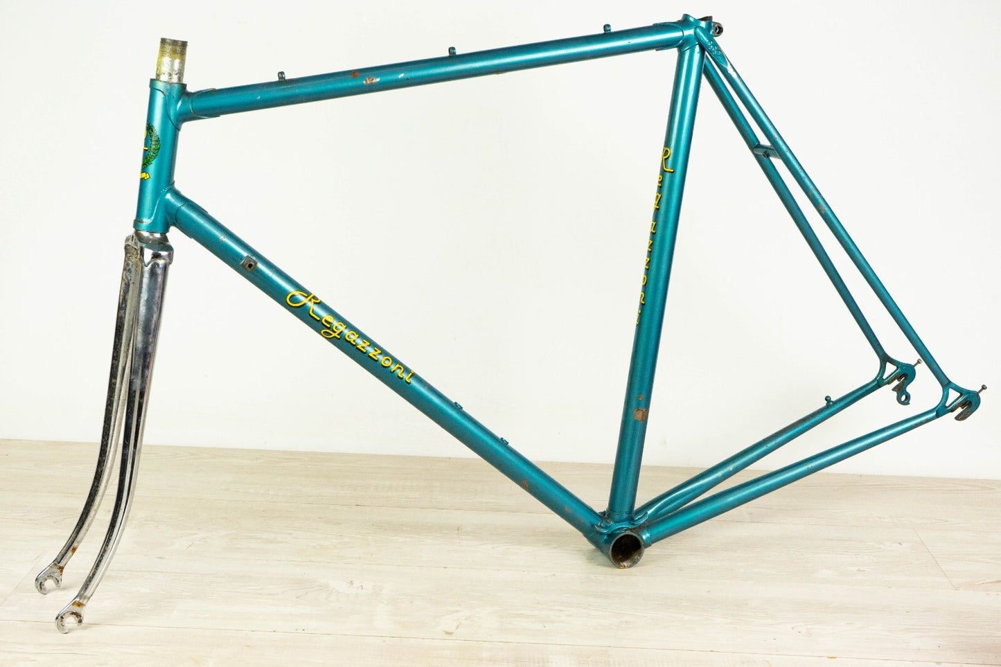 VINTAGE FRAME STEEL ROAD BIKE 55 CAMPAGNOLO OLD 700C BICYCLE 80S CLASSIC BLUE