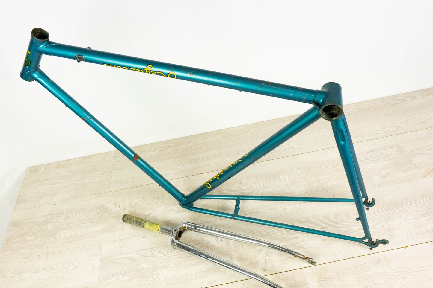 VINTAGE FRAME STEEL ROAD BIKE 55 CAMPAGNOLO OLD 700C BICYCLE 80S CLASSIC BLUE
