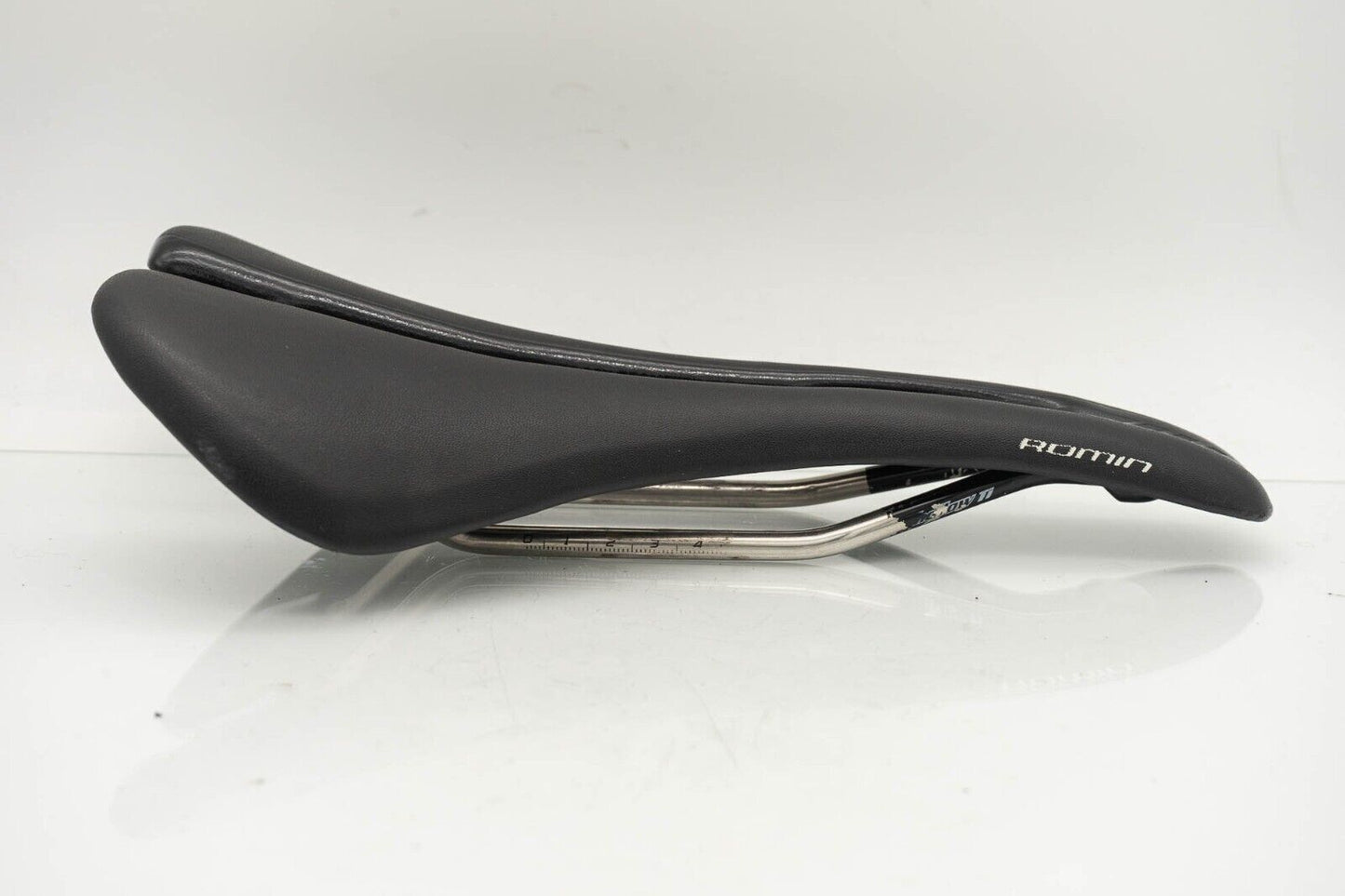 SPECIALIZED ROMIN TITANIUM WIDE LEATHER SADDLE ROAD BIKE BICYCLE SEAT 2009 BLACK